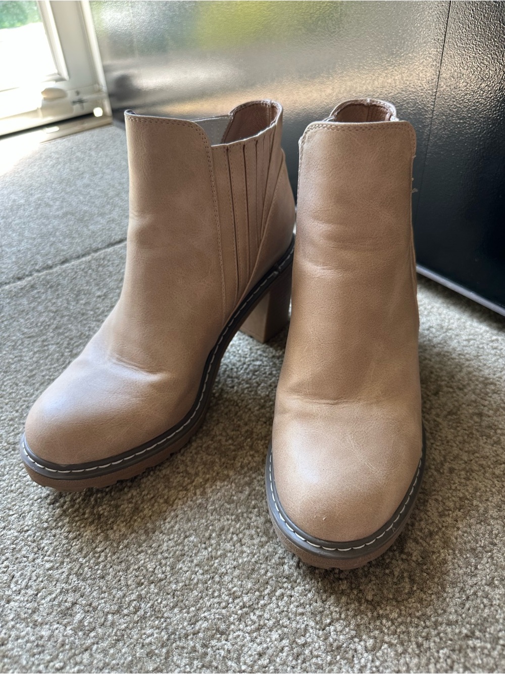 Women’s Tan Heeled Ankle Boots - Classic Chelsea Style Size 8